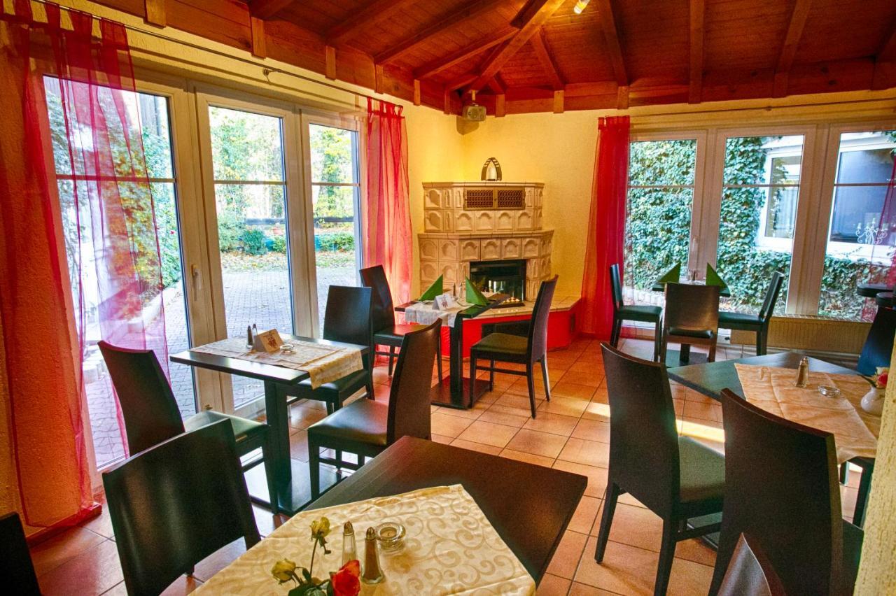 Hotel Rosengarten Leipzig-Naunhof ภายนอก รูปภาพ
